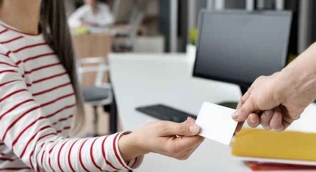 A girl gives a credit card to a consultant